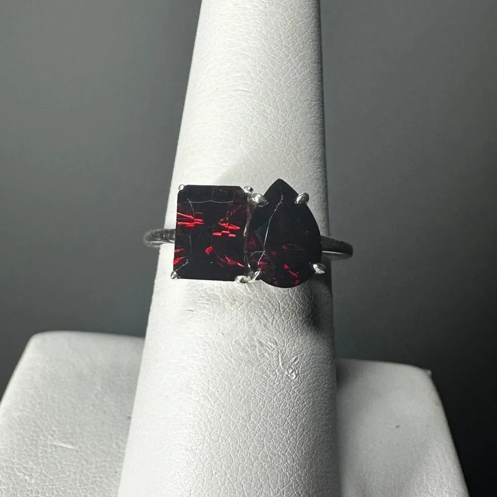 NWOT double faceted, emerald and pear cut garnet ring‎ in sterling silver!